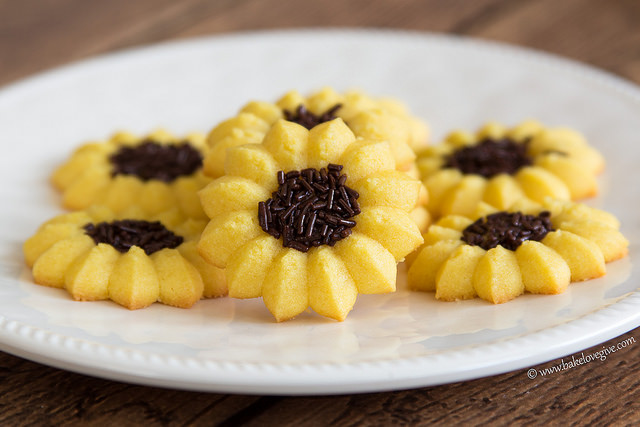 lemon sunflower spritz cookies - Bake Love Give